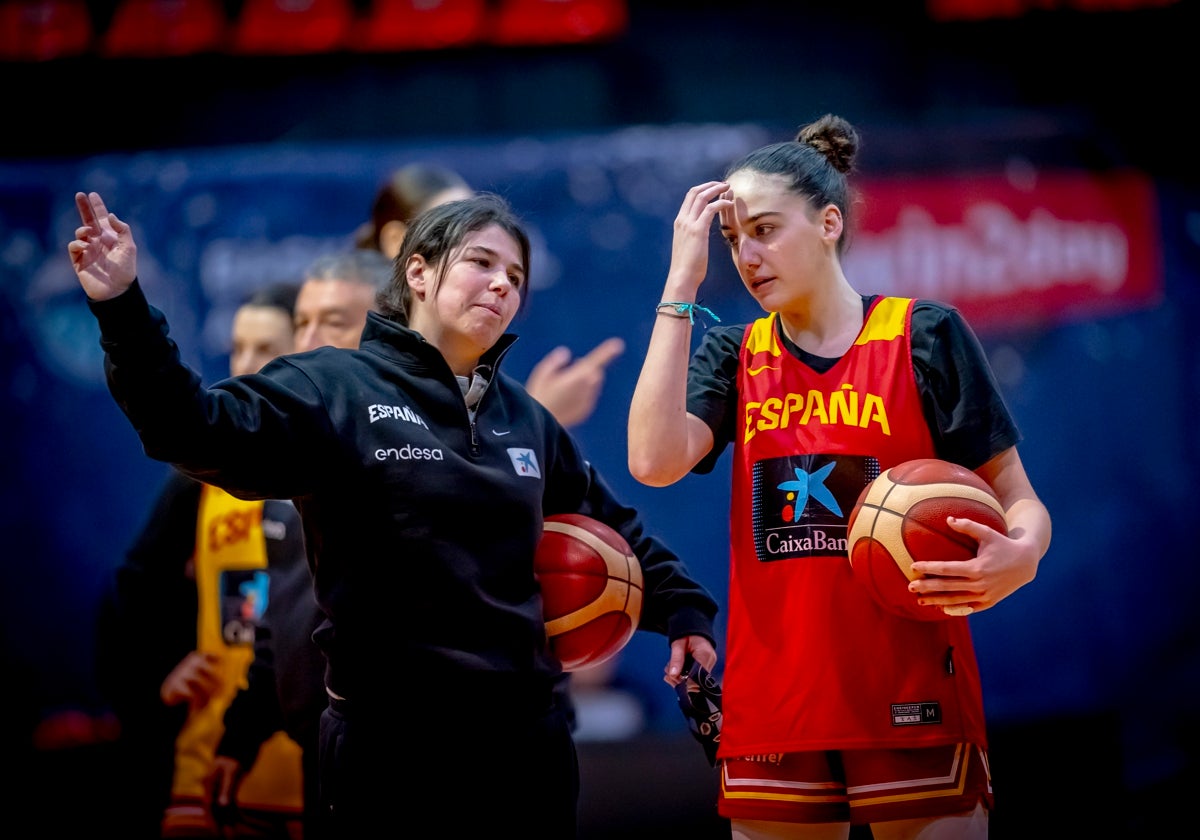 Raquel Romo junto a Iyana Martín en la última concentración de la selección española.