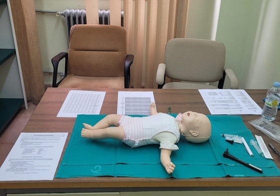 Simulador de un bebé que fue utilizado en el examen práctico.