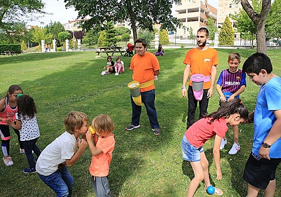 Juegos en el Prado de la Vega de Carbajosa de la Sagrada.