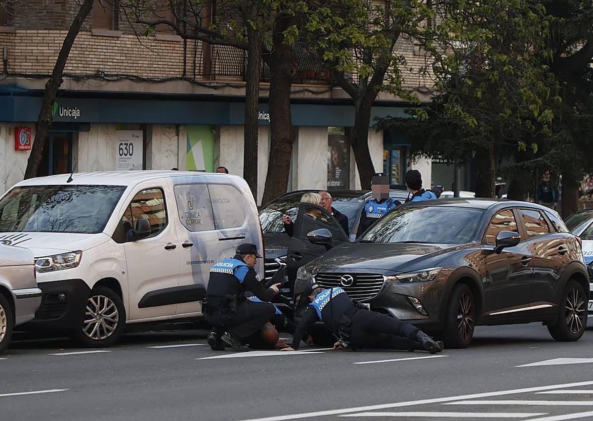 Imagen secundaria 1 - La Policía investiga las causas del atropello.