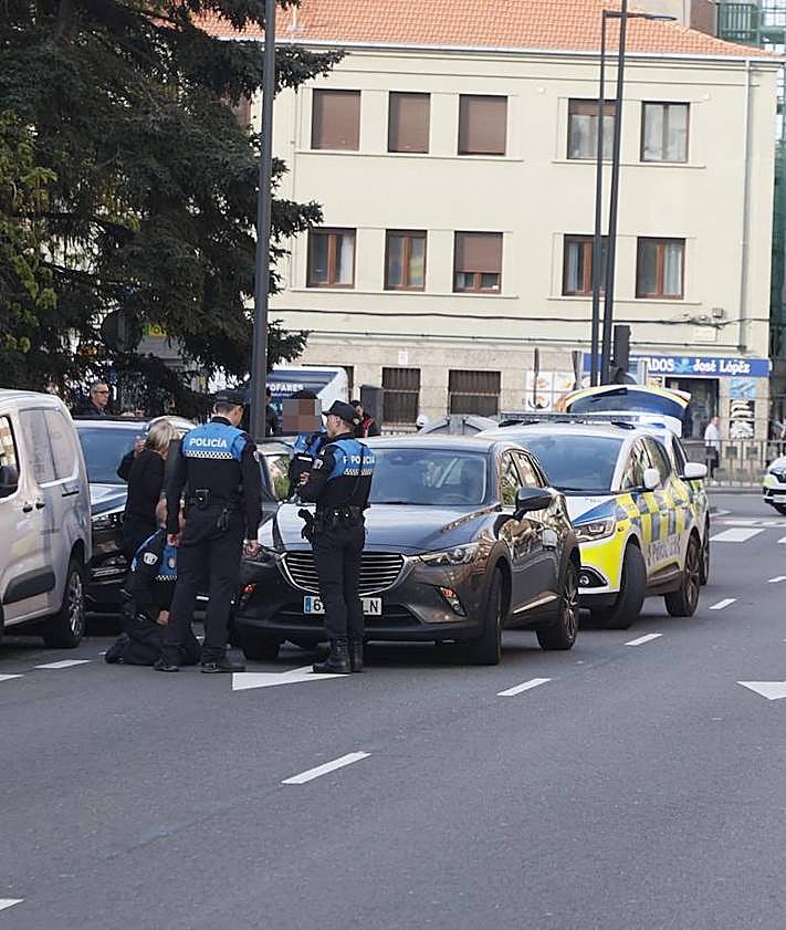 Imagen secundaria 2 - La Policía investiga las causas del atropello.