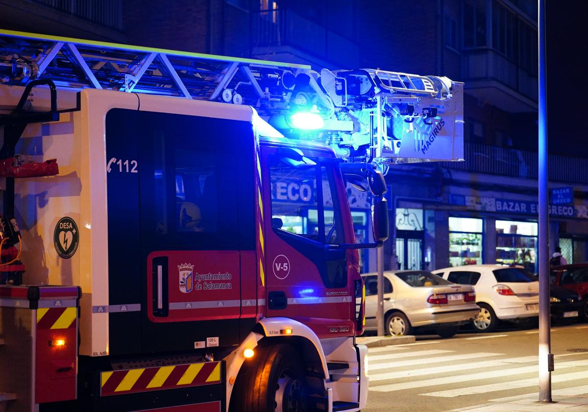 Los Bomberos hallan a un hombre muerto en una vivienda en plaza Barcelona