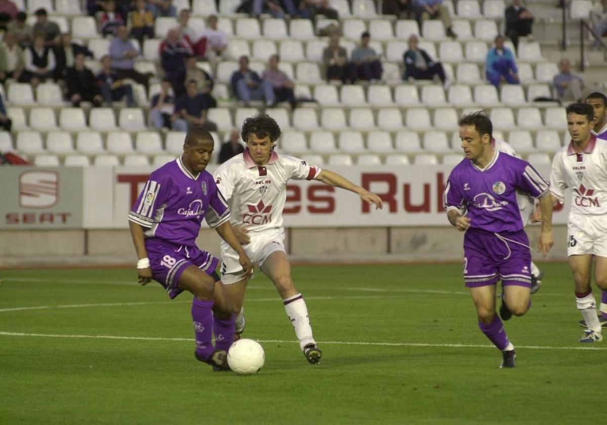 Imagen de un partido que la Unión Deportiva Salamanca disputó ante el Albacete en el año 2000.
