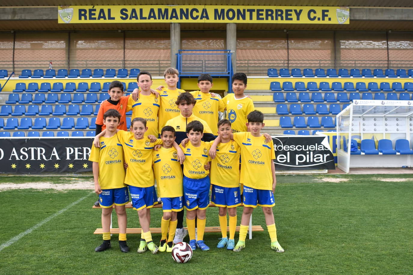 Arriba: Santi (entrenador), Iker Cárdenas, Javier Paredes, José Amable, Diego Rivera y Manuel Martí. Abajo: Asier(entrenador), Alejandro Mateos, Iker Franco, Jorge Salvador, Soufian Bammou, Sergio Mateos y Sergio Yáñez.