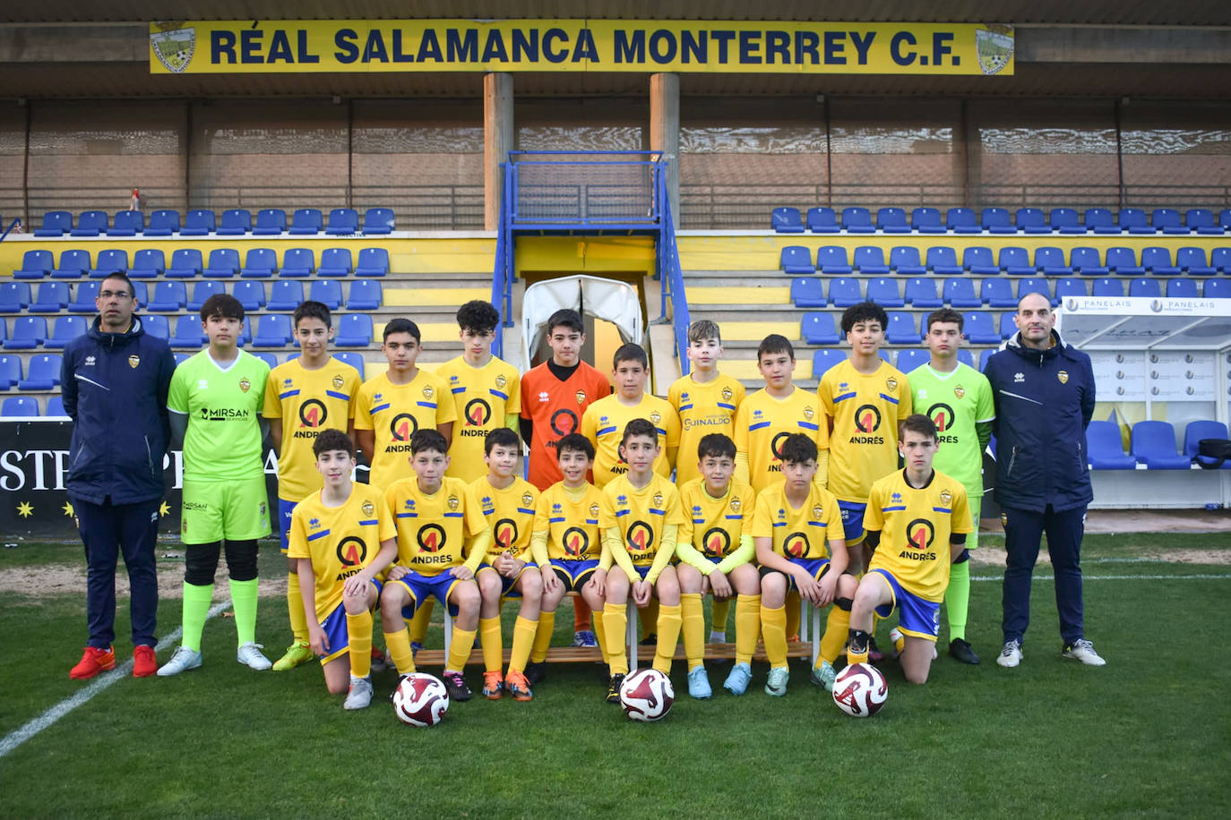 Arriba: Santi (entrenador), Ivan, Samir, Héctor, Unai, Aaron, Hugo, Sergio, Maikel, Diego Gómez, David y Roberto (delegado). Abajo: Alberto, Oscar, Víctor, Cristian, Pablo, Diego García, Arturo y Endika.