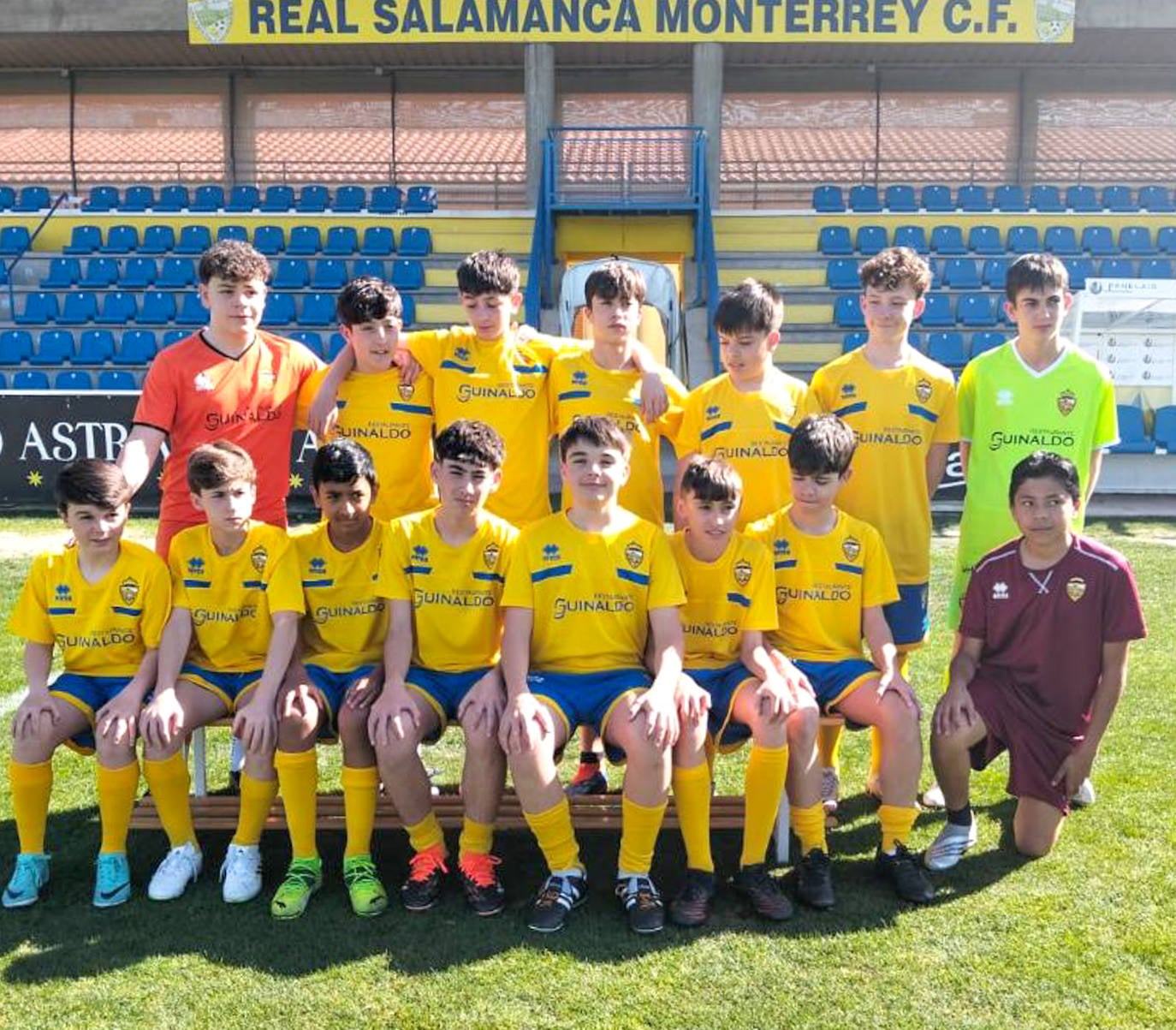 Arriba: Iker, Pau Vicente, Jesús Moro, Iván, Moisés, Aarón Marcos y Daniel. Abajo: Alejandro, Sergio, Alejandro, Marcos, Gallego, Fabián Villalba, Rodrigo y Alejandro.