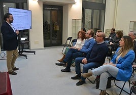 El alcalde Marcos Iglesias junto a varios concejales en la presentación