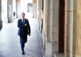 El alcalde de Salamanca, Carlos García Carbayo, a las puertas de la Audiencia Provincial de Salamanca.