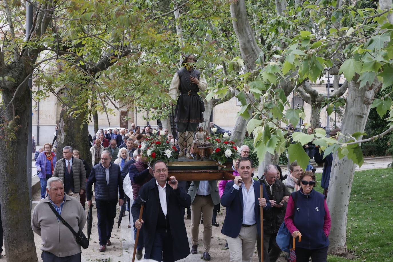 Hasta a San Isidro le sobró lluvia