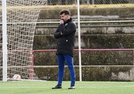 Carlos Valverde, en su etapa como entrenador del filial.