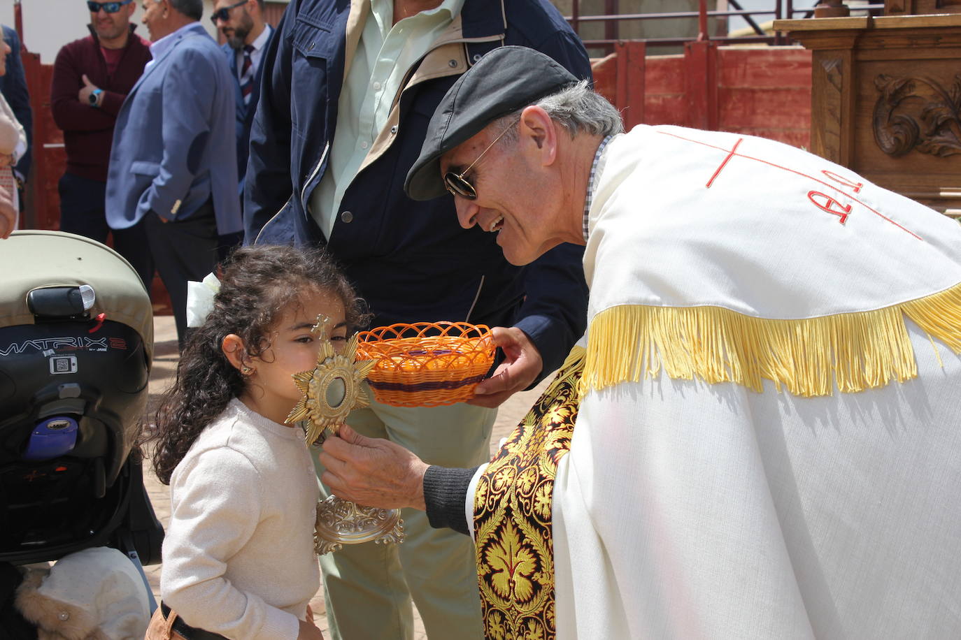 Cabrillas bendice los campos de la mano de San Isidro en el inicio del programa festivo