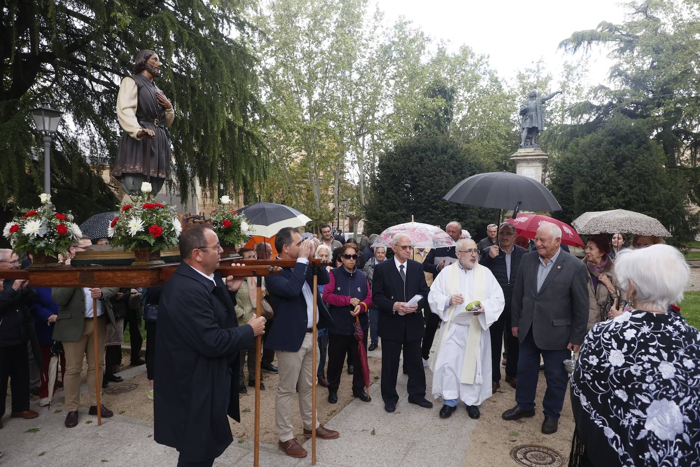 Hasta a San Isidro le sobró lluvia