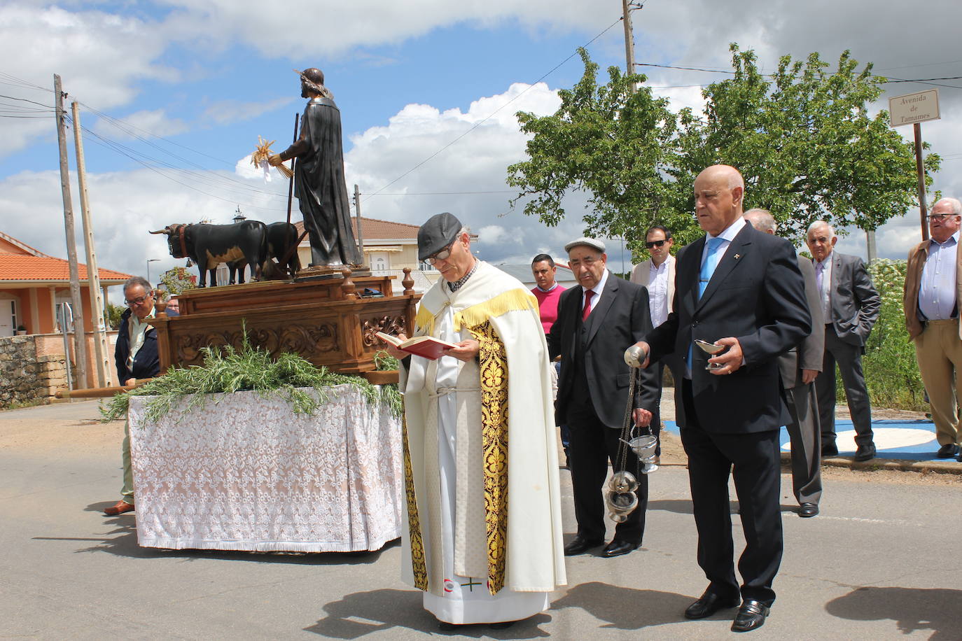 Cabrillas bendice los campos de la mano de San Isidro en el inicio del programa festivo