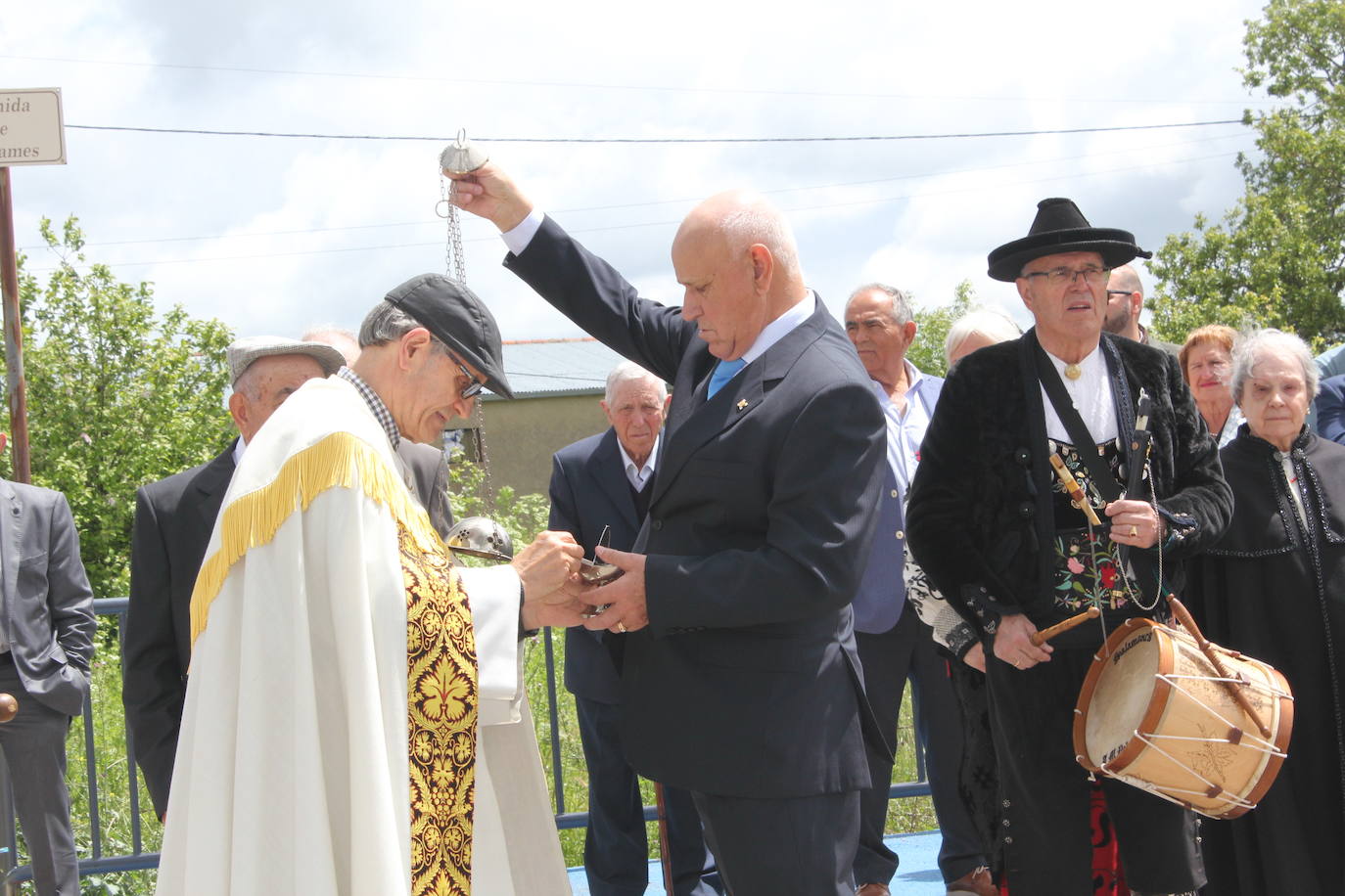 Cabrillas bendice los campos de la mano de San Isidro en el inicio del programa festivo