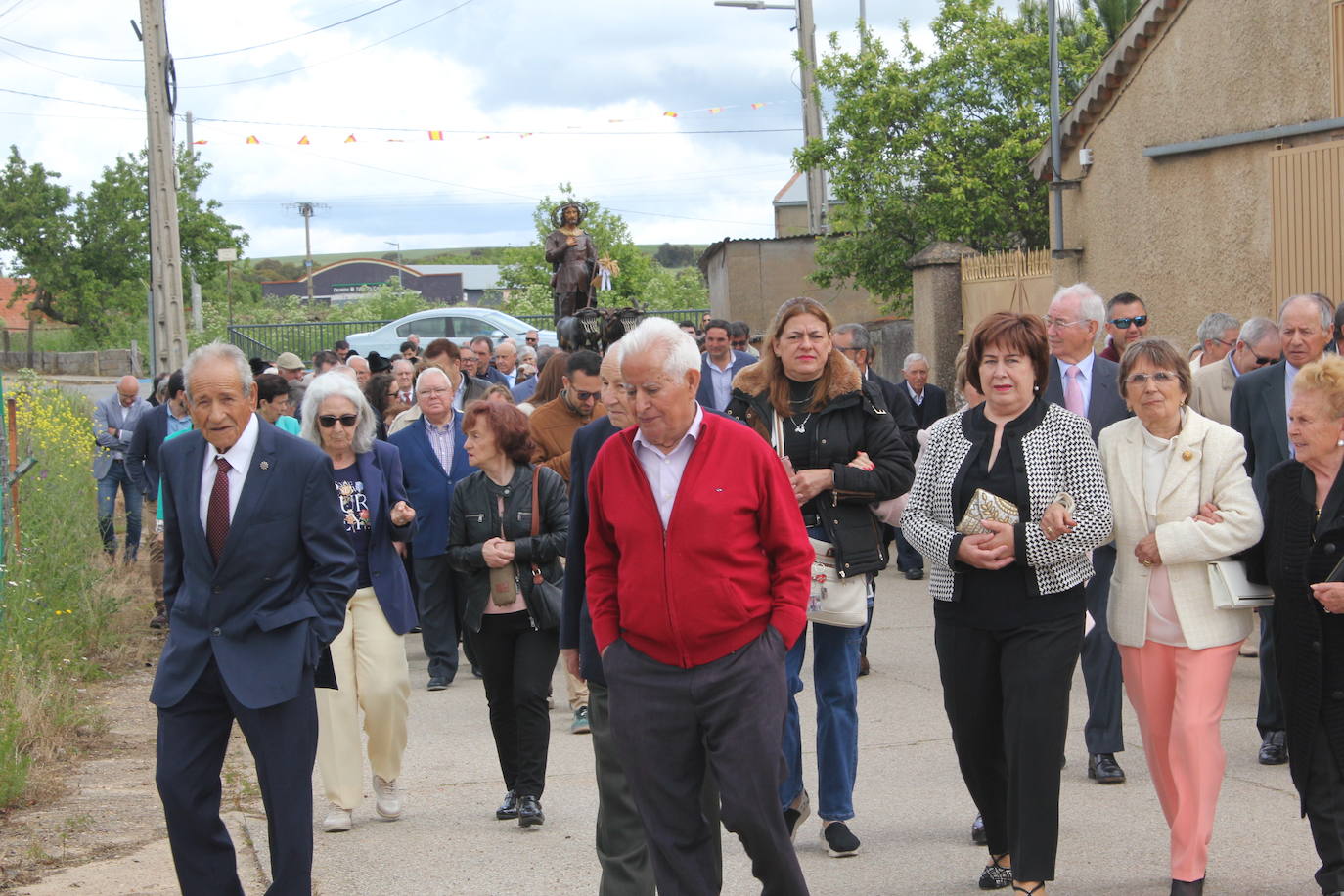Cabrillas bendice los campos de la mano de San Isidro en el inicio del programa festivo