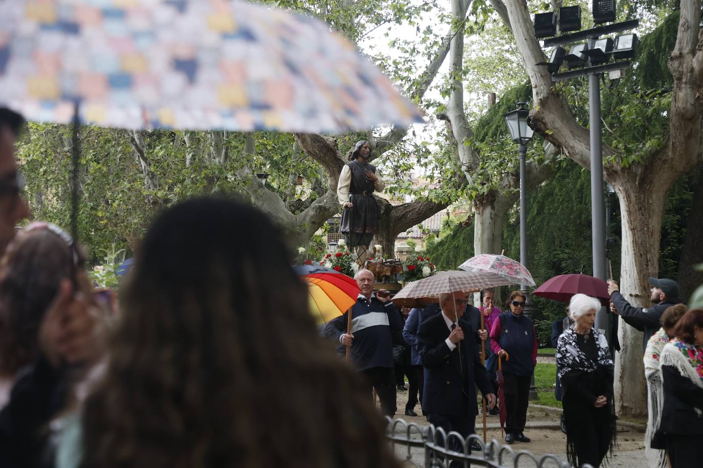 Hasta a San Isidro le sobró lluvia