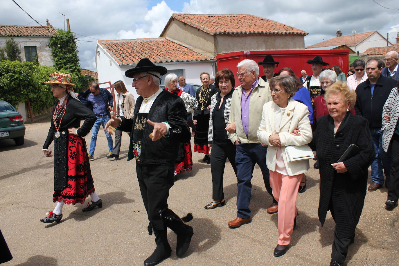Cabrillas bendice los campos de la mano de San Isidro en el inicio del programa festivo