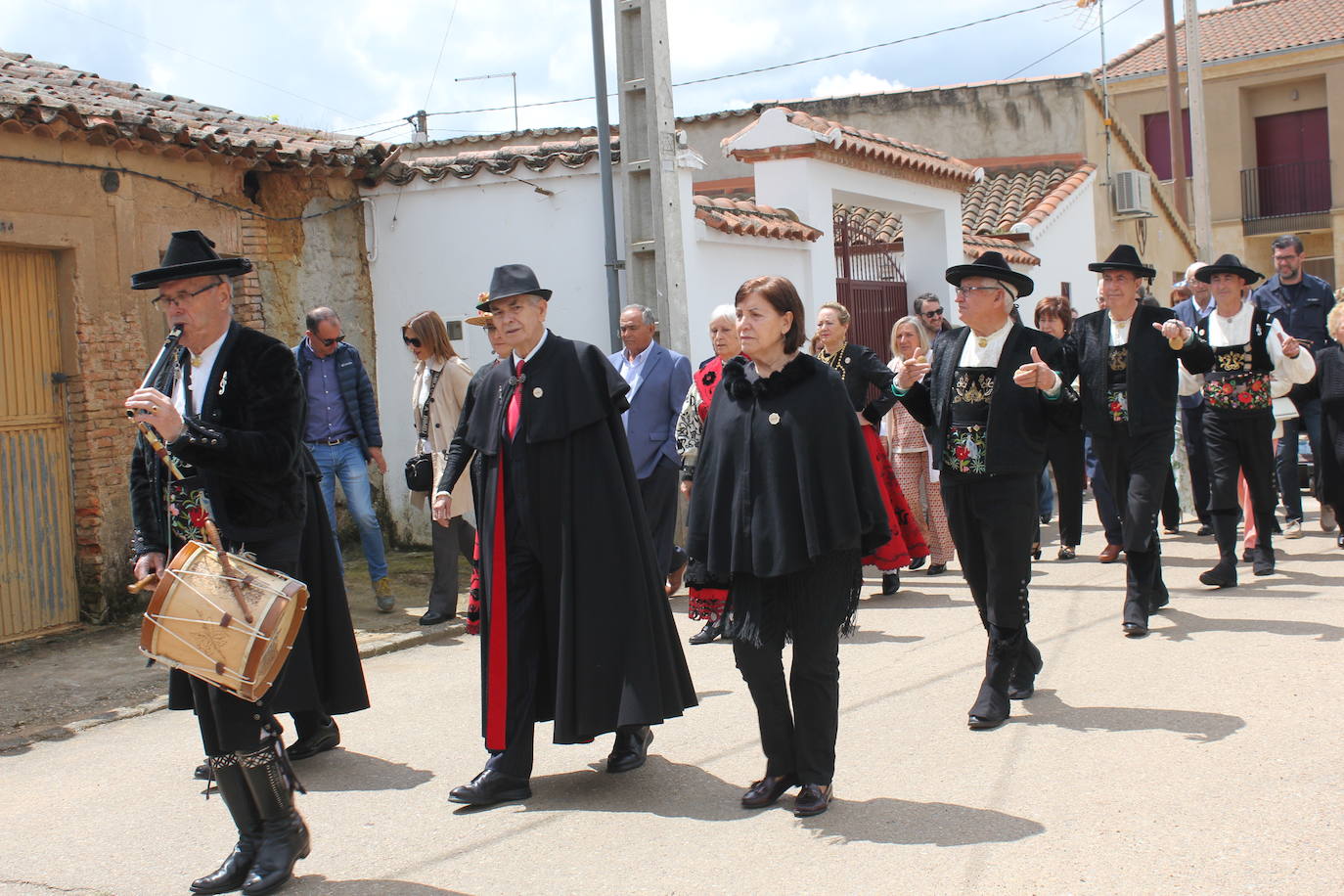 Cabrillas bendice los campos de la mano de San Isidro en el inicio del programa festivo
