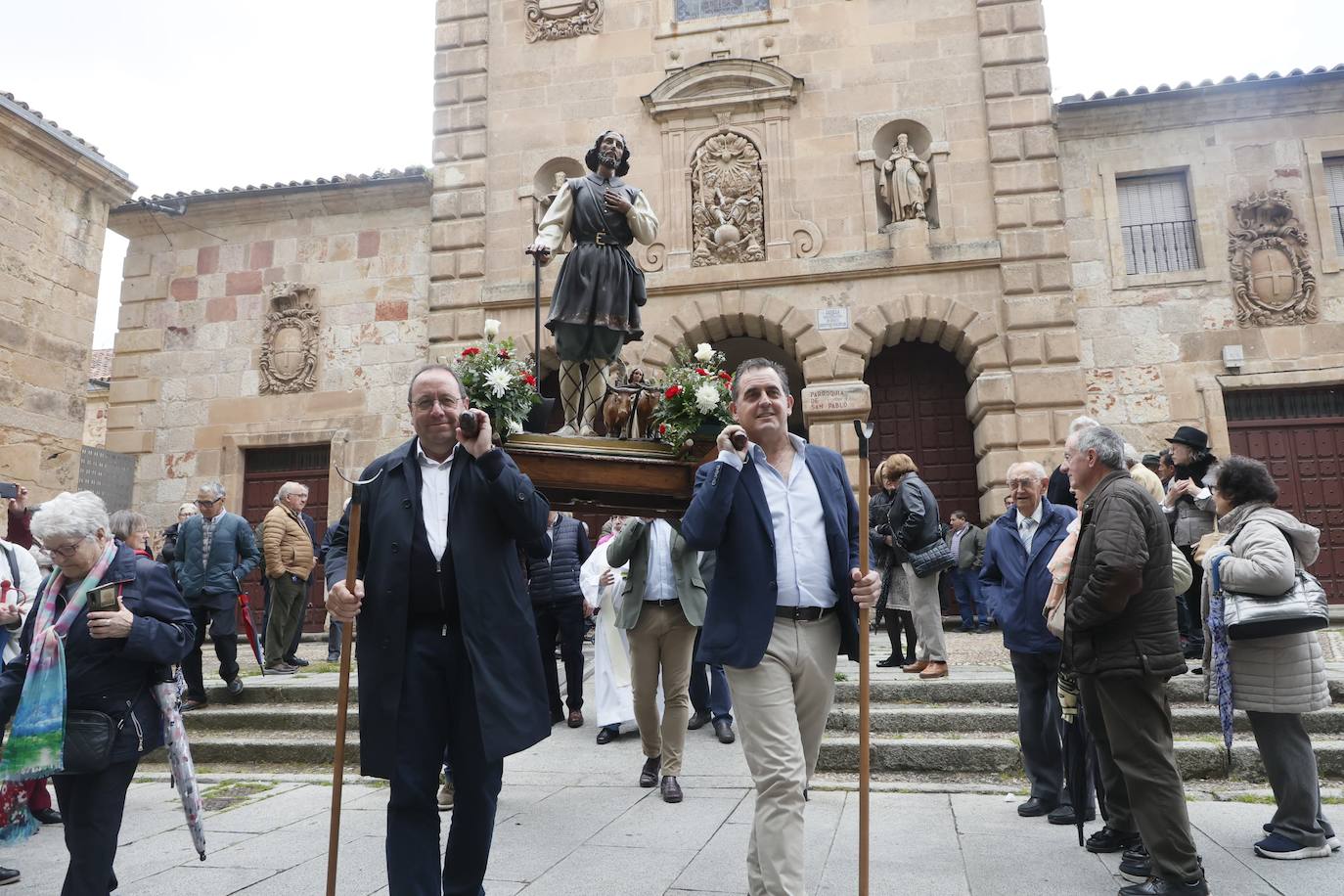 Hasta a San Isidro le sobró lluvia