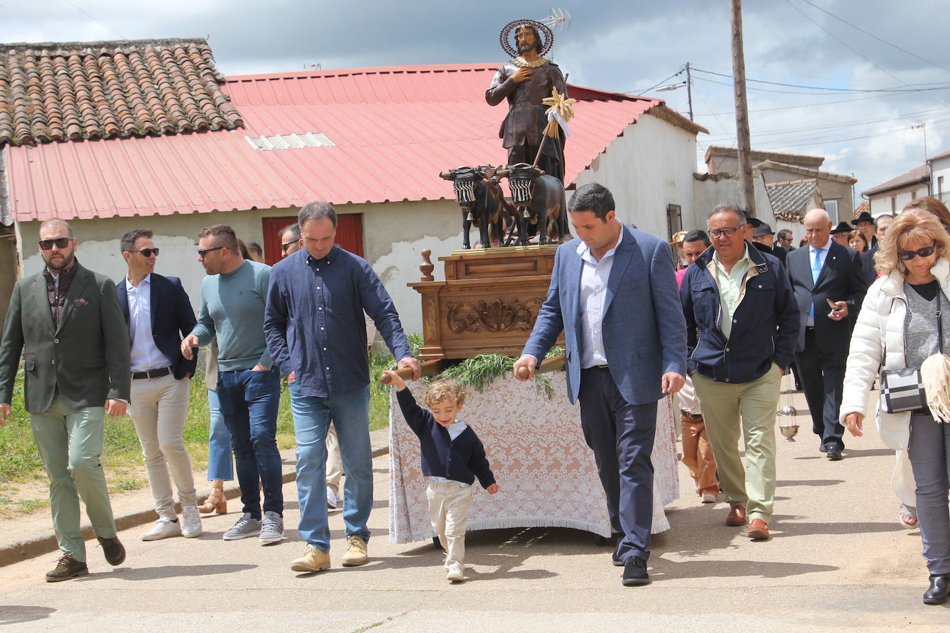 Cabrillas bendice los campos de la mano de San Isidro en el inicio del programa festivo