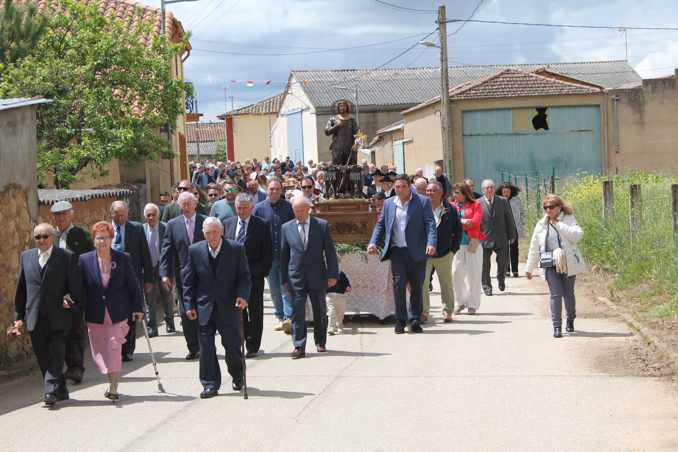 Cabrillas bendice los campos de la mano de San Isidro en el inicio del programa festivo