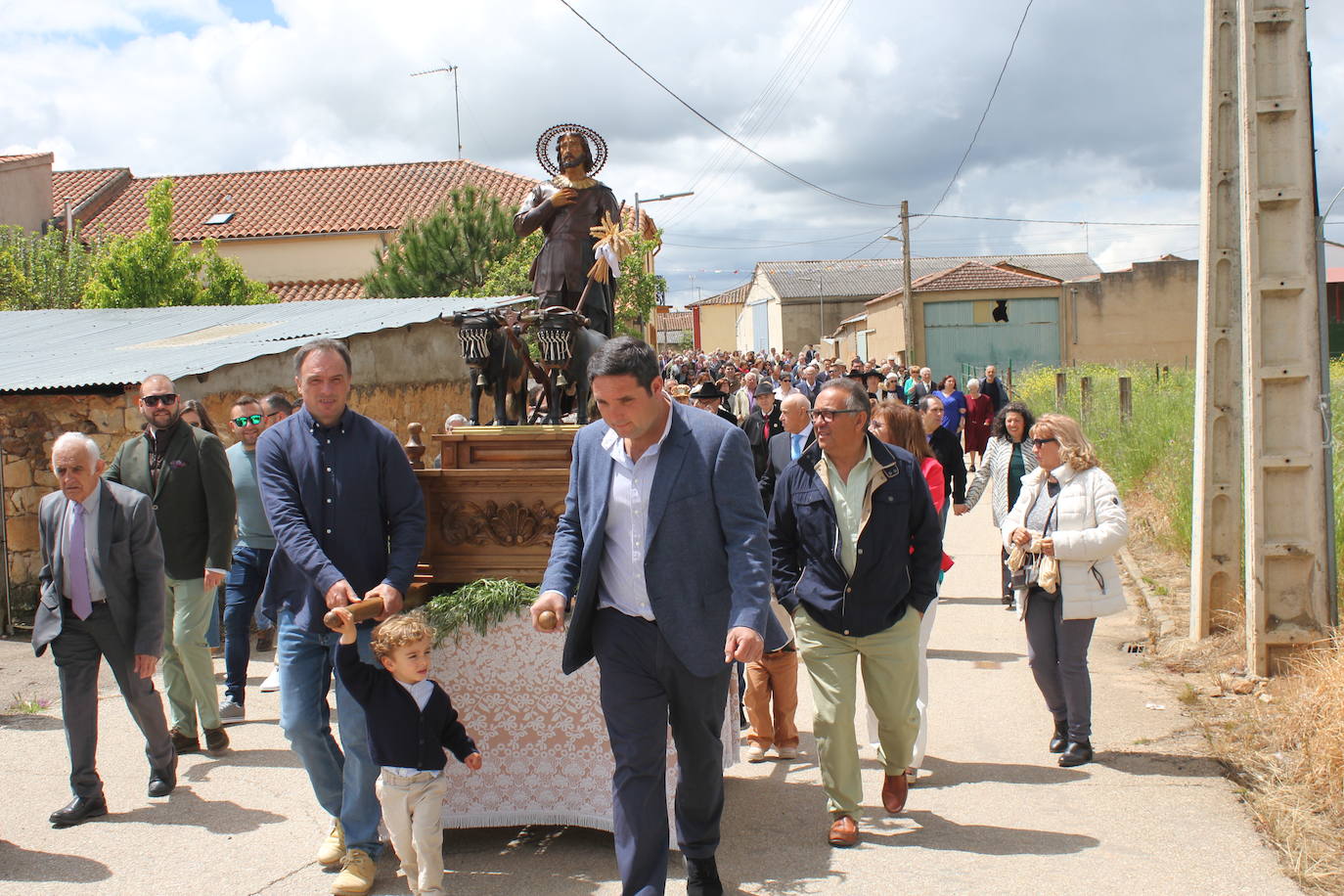 Cabrillas bendice los campos de la mano de San Isidro en el inicio del programa festivo