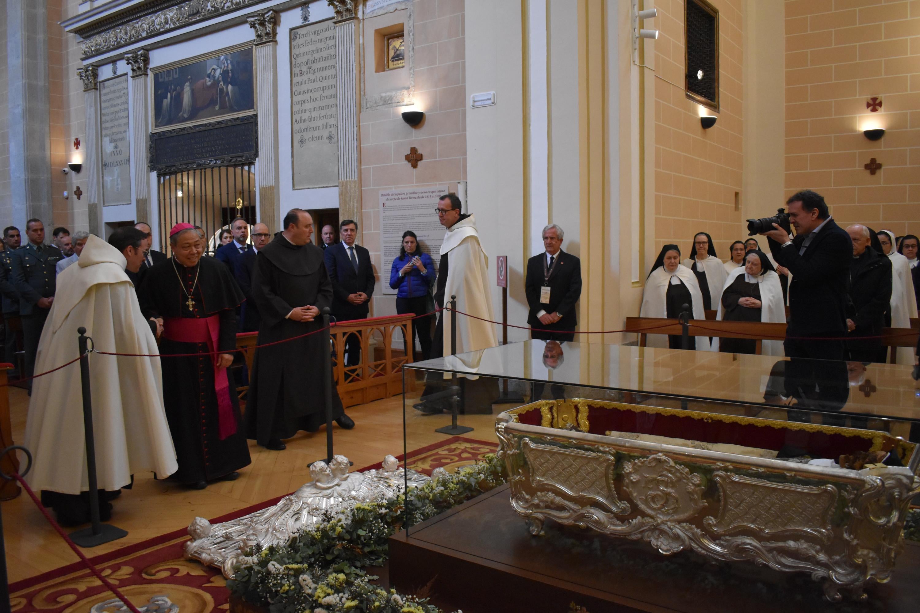 El nuncio del papa honra a Santa Teresa en Alba de Tormes: «No habría podido faltar a esta gran ocasión»