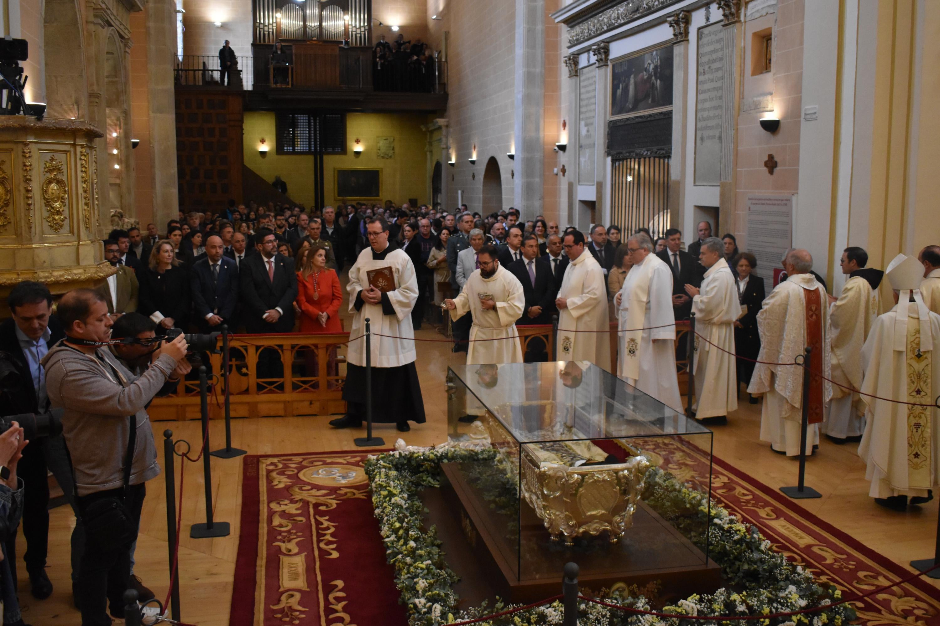 El nuncio del papa honra a Santa Teresa en Alba de Tormes: «No habría podido faltar a esta gran ocasión»