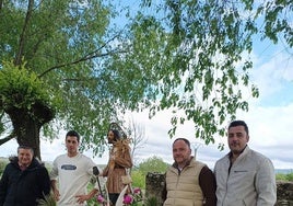 Los vecinos de Endrinal acompañaron al santo en la celebración de su fiesta.