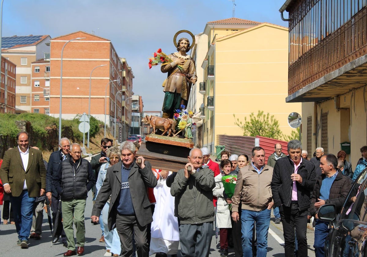 Guijuelo no falta a su cita con San Isidro y la bendición de campos