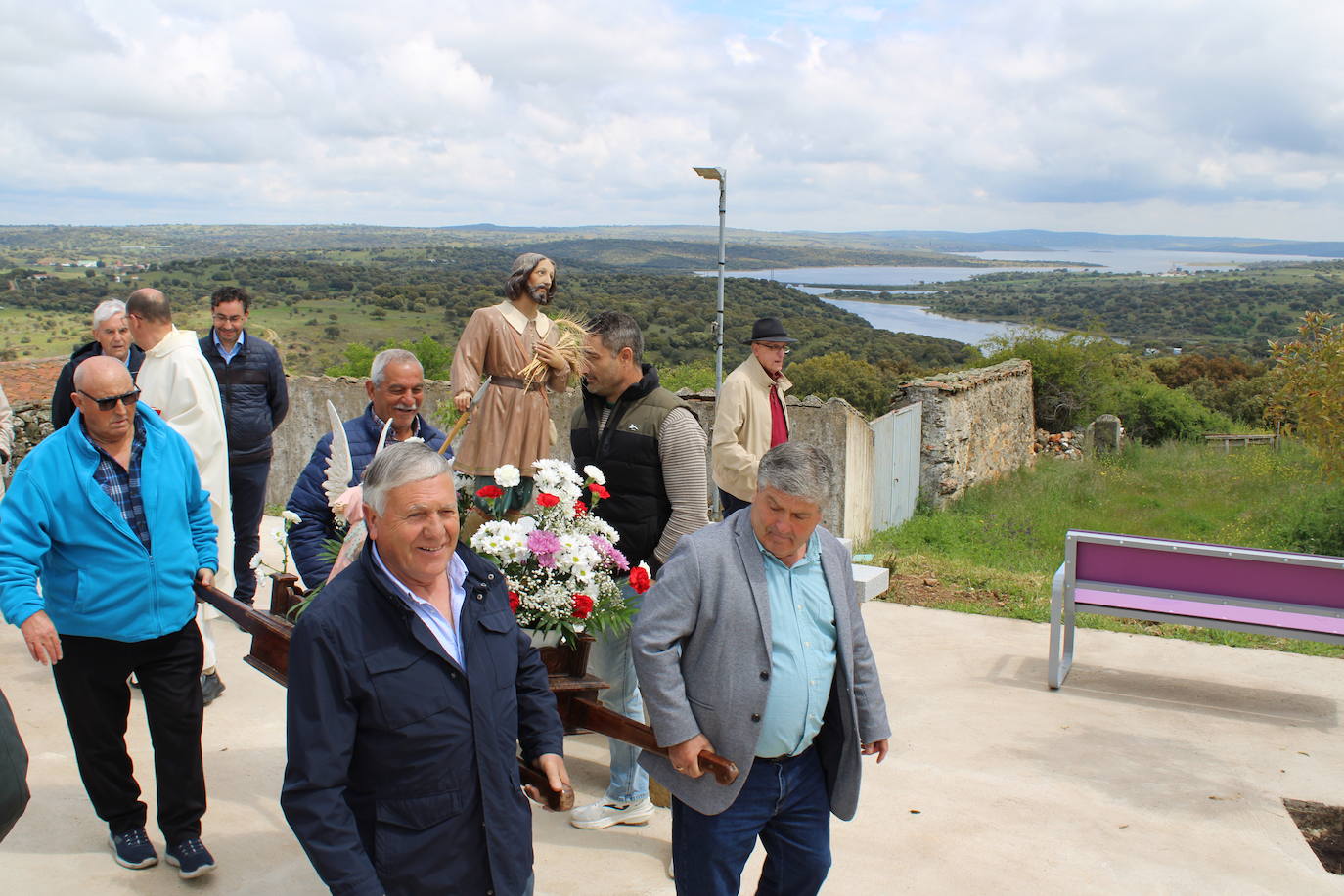 Los vecinos de Guijo de Ávila se reencuentran en torno a San Isidro