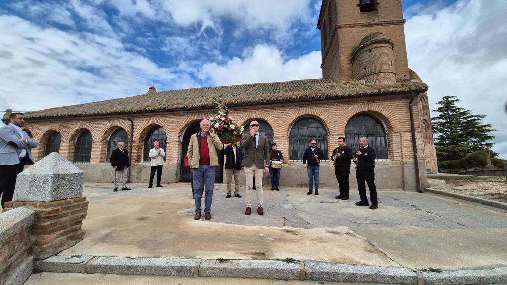 Honores y jotas a San Isidro en Aldeaseca