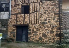 Vista de una casa de Sequeros.