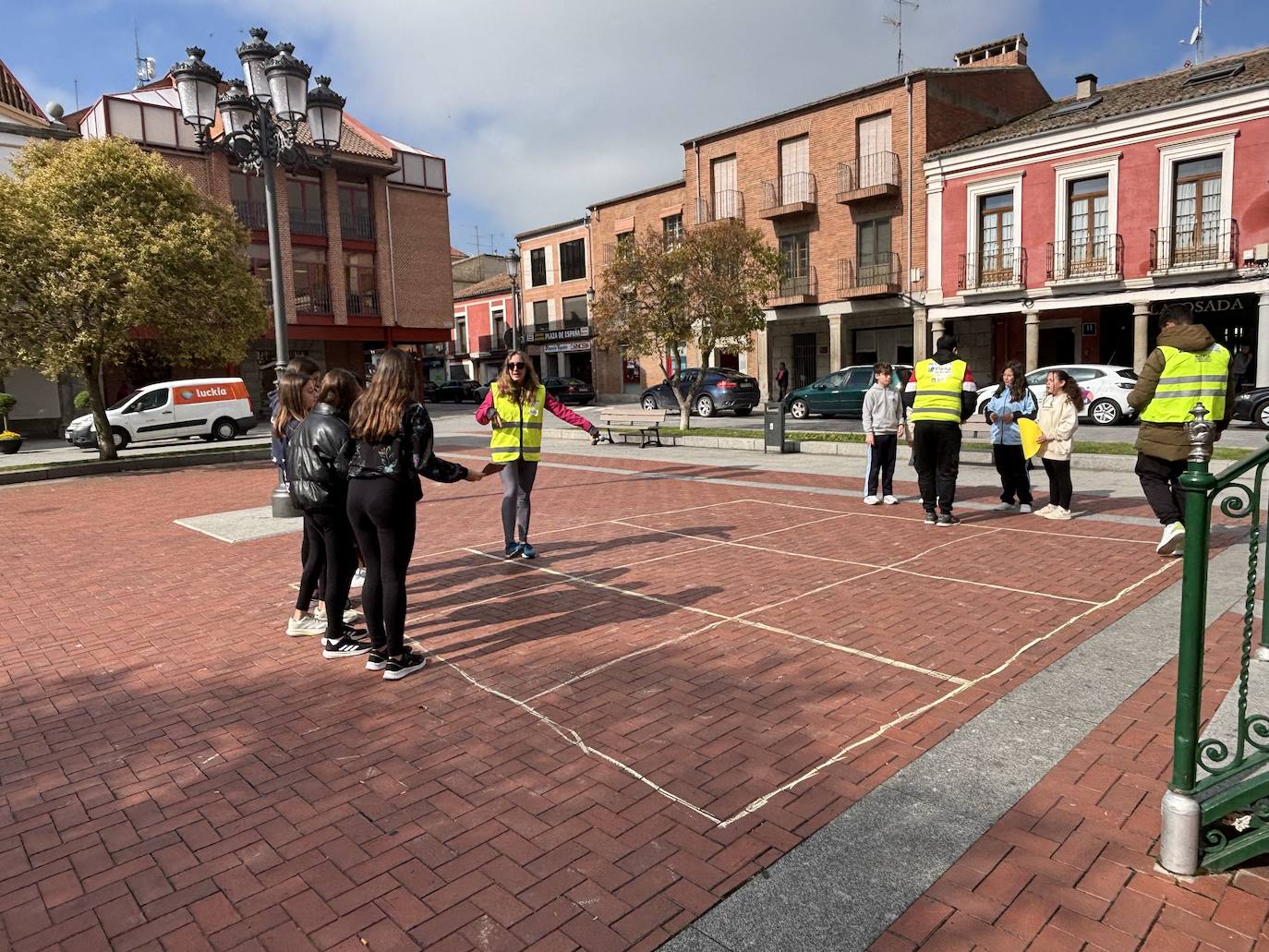 Todos los centros educativos de Peñaranda unidos por primera vez en el día de la Educación Física en la Calle