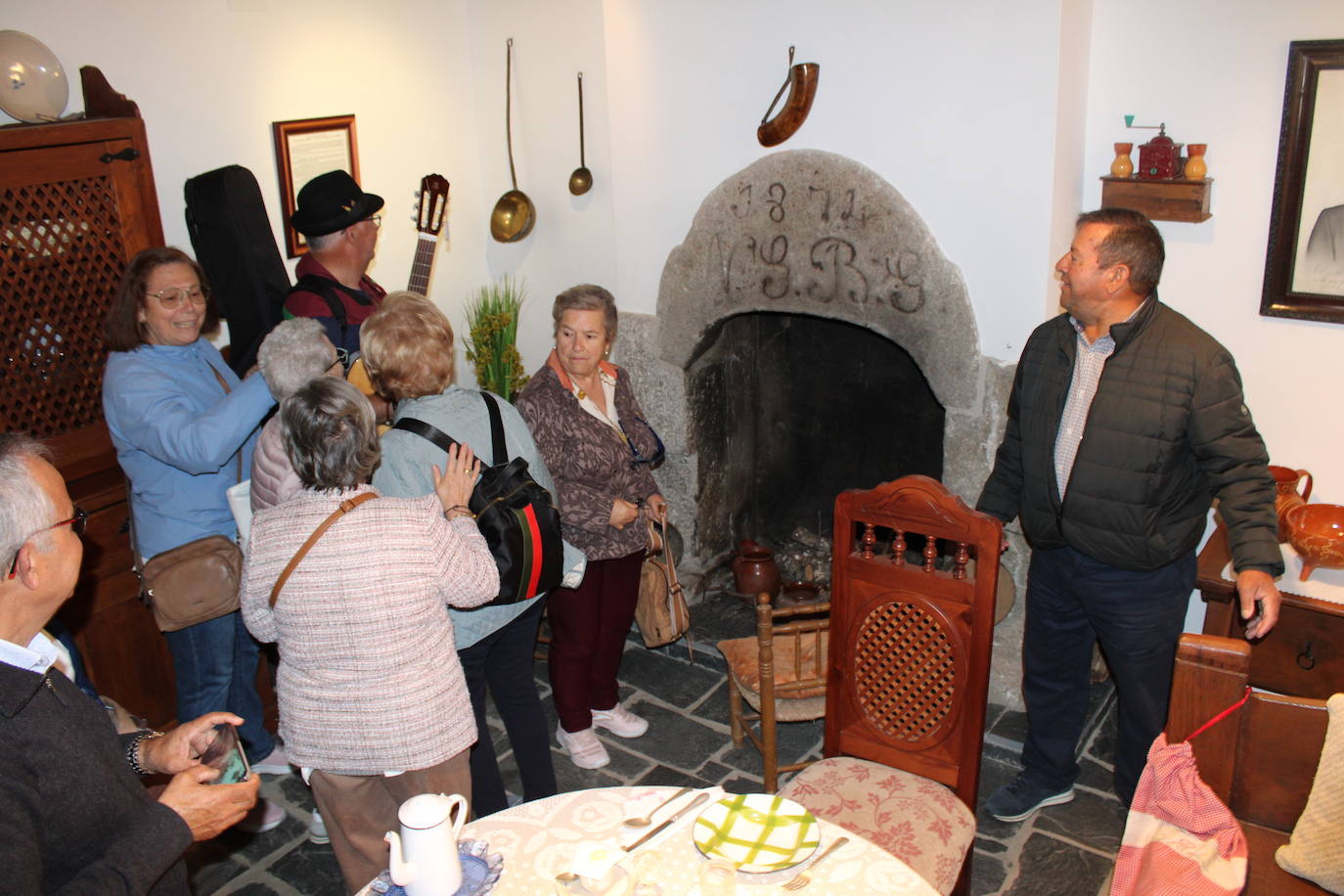Frades, punto de encuentro intergeneracional en torno a Gabriel y Galán