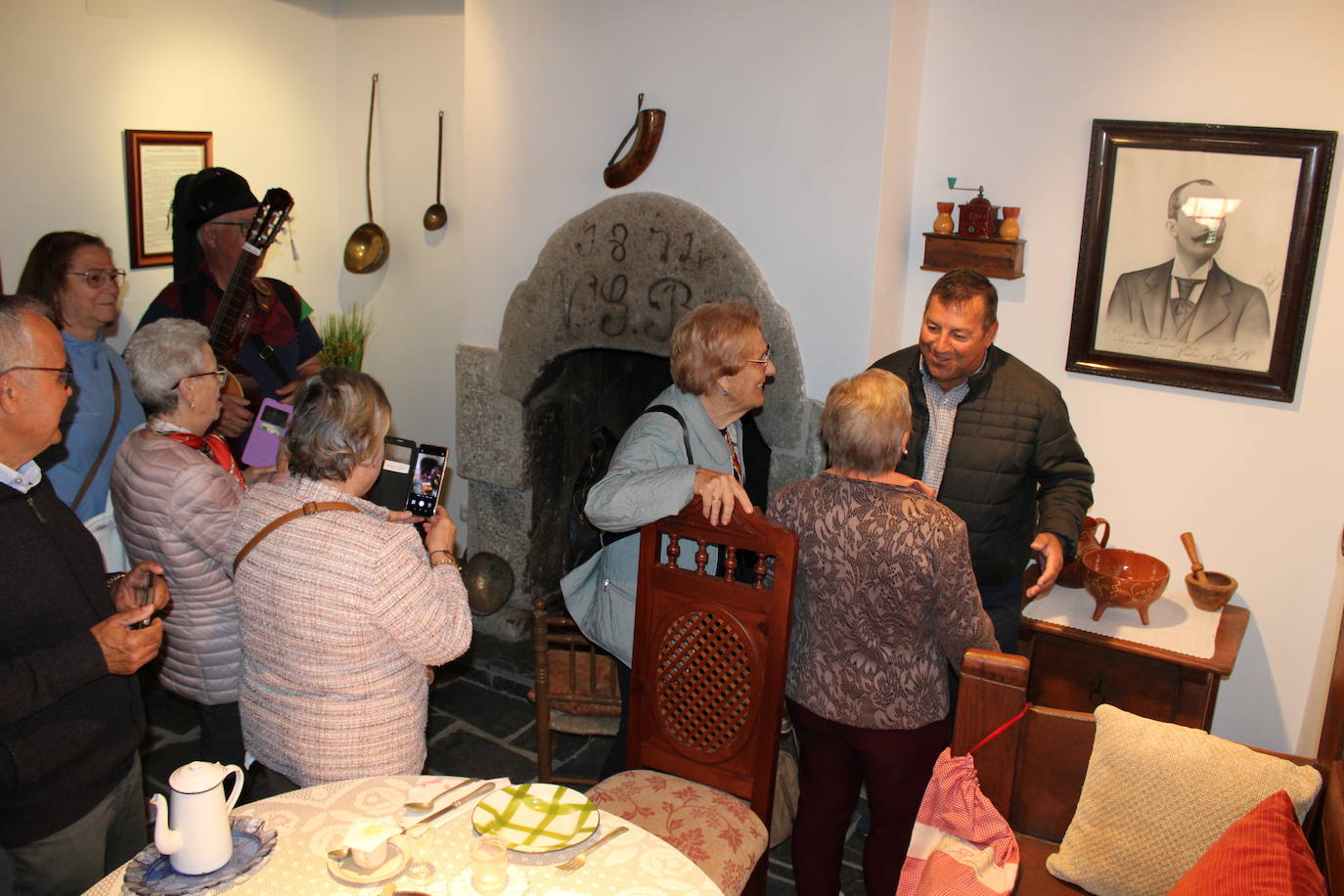 Frades, punto de encuentro intergeneracional en torno a Gabriel y Galán