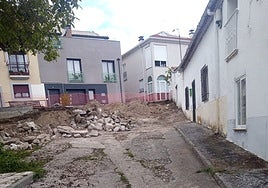La obra para eliminar las barreras arquitectónicas en la calle Atalaya de Cabrerizos.