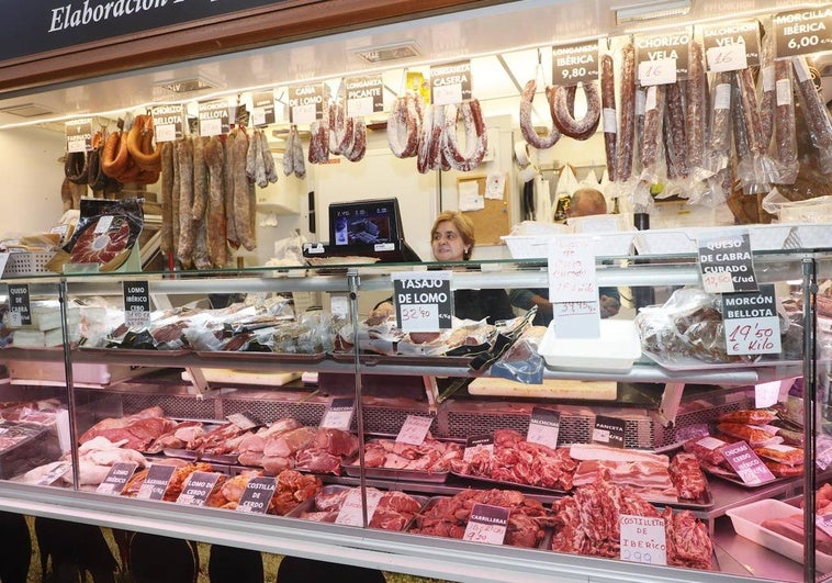 Imagen de una carnicería del Mercado Central de Salamanca.
