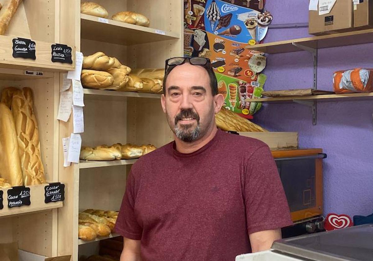 Casi dos décadas detrás del mostrador: «Te haces pronto al ambiente si tus clientes te lo ponen fácil»