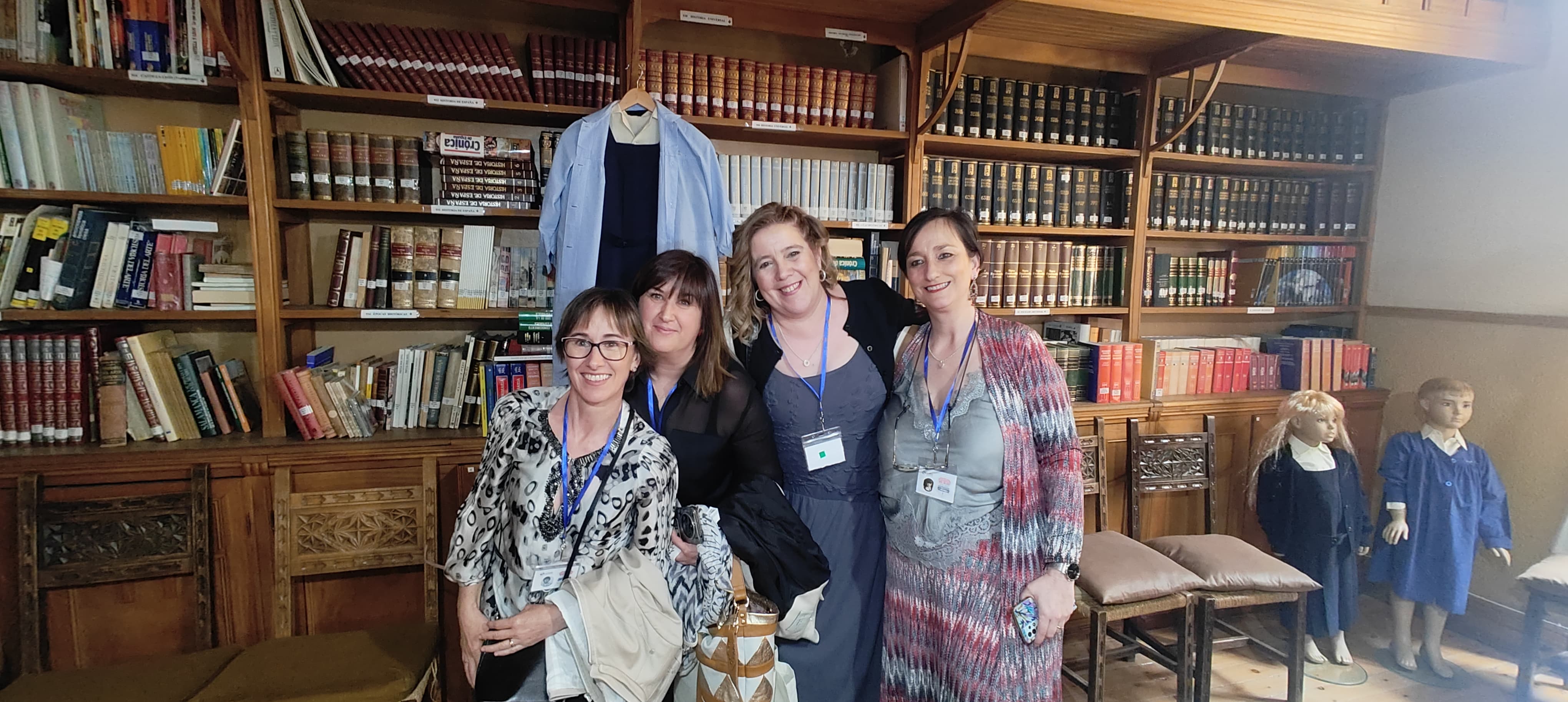 Lágrimas, abrazos y recuerdos en el reencuentro de antiguos alumnos del Colegio Esclavas de Salamanca
