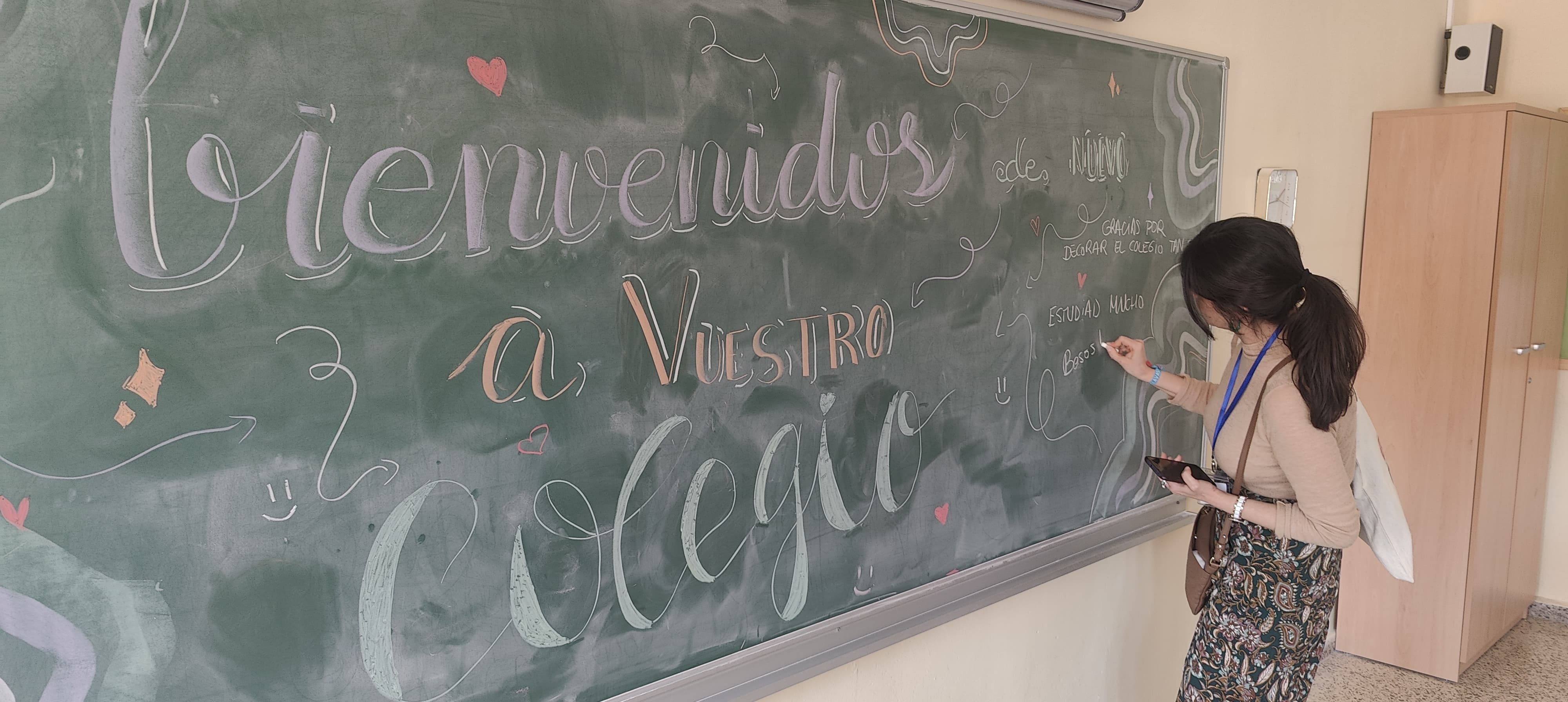 Lágrimas, abrazos y recuerdos en el reencuentro de antiguos alumnos del Colegio Esclavas de Salamanca