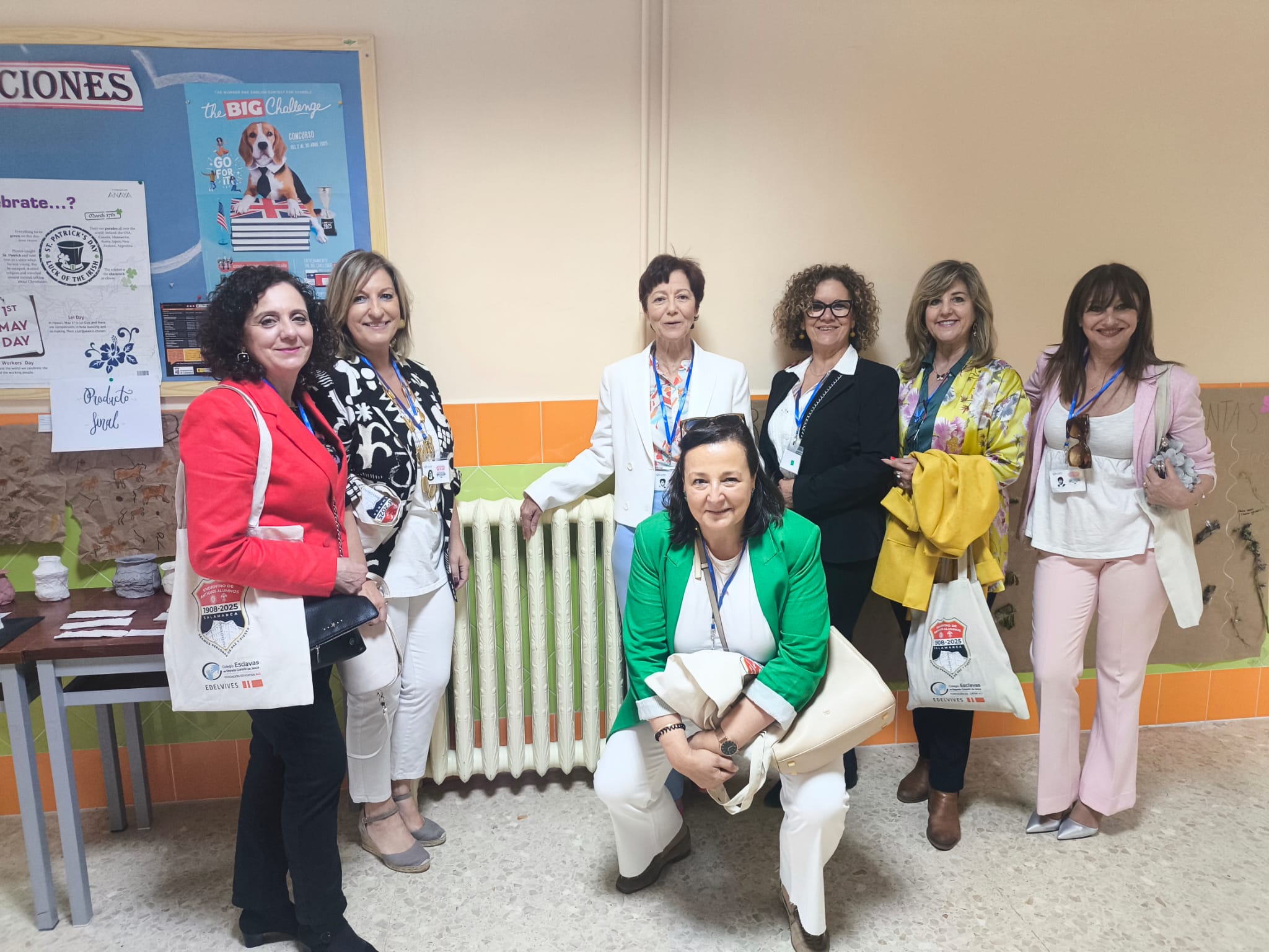 Lágrimas, abrazos y recuerdos en el reencuentro de antiguos alumnos del Colegio Esclavas de Salamanca