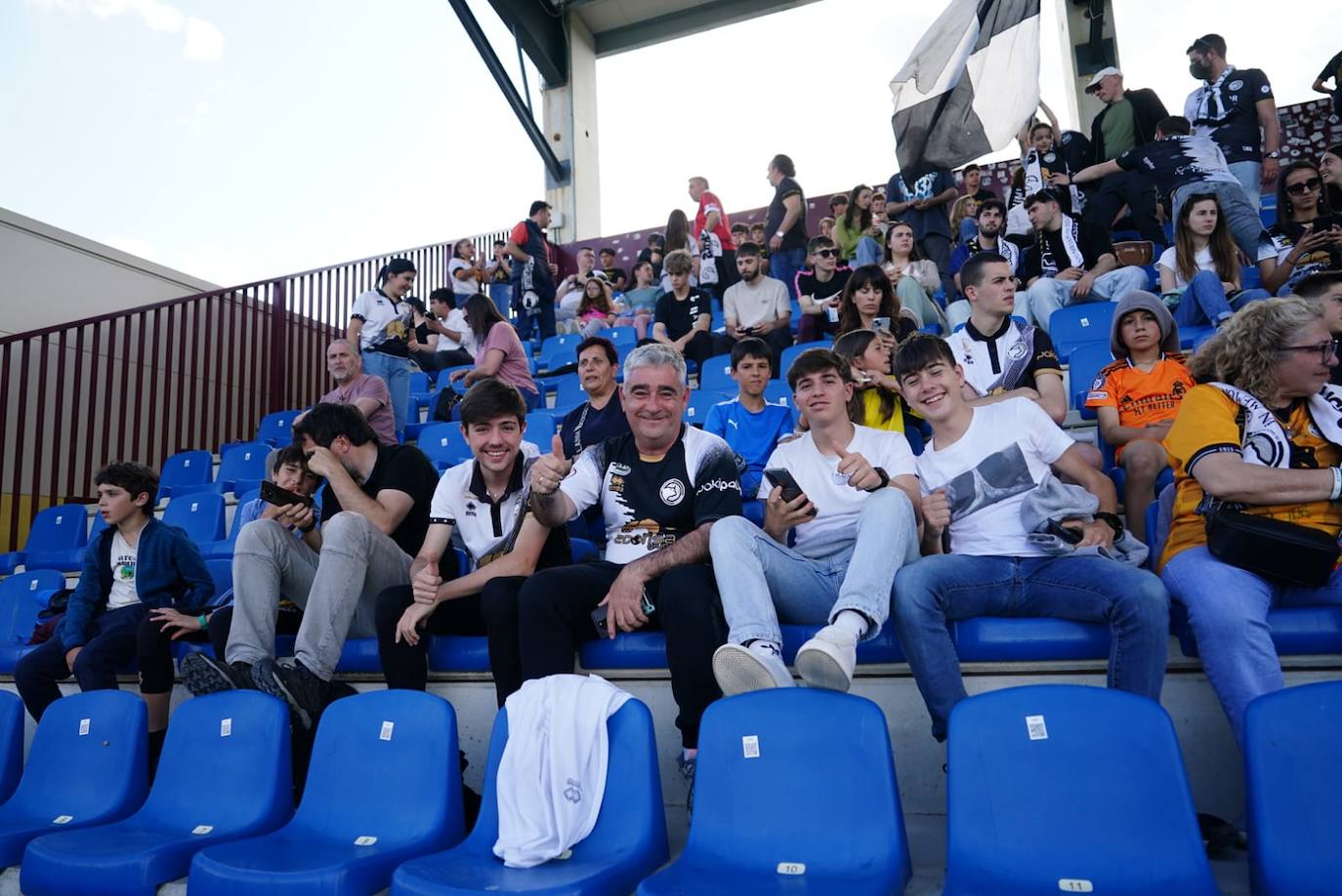 Búscate en la grada del Reina Sofía en el partido entre Unionistas y la SD Tarazona
