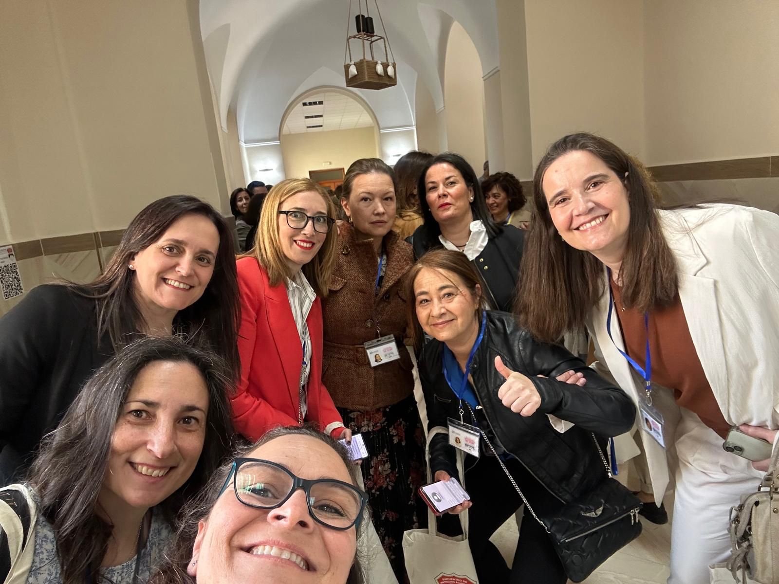 Lágrimas, abrazos y recuerdos en el reencuentro de antiguos alumnos del Colegio Esclavas de Salamanca