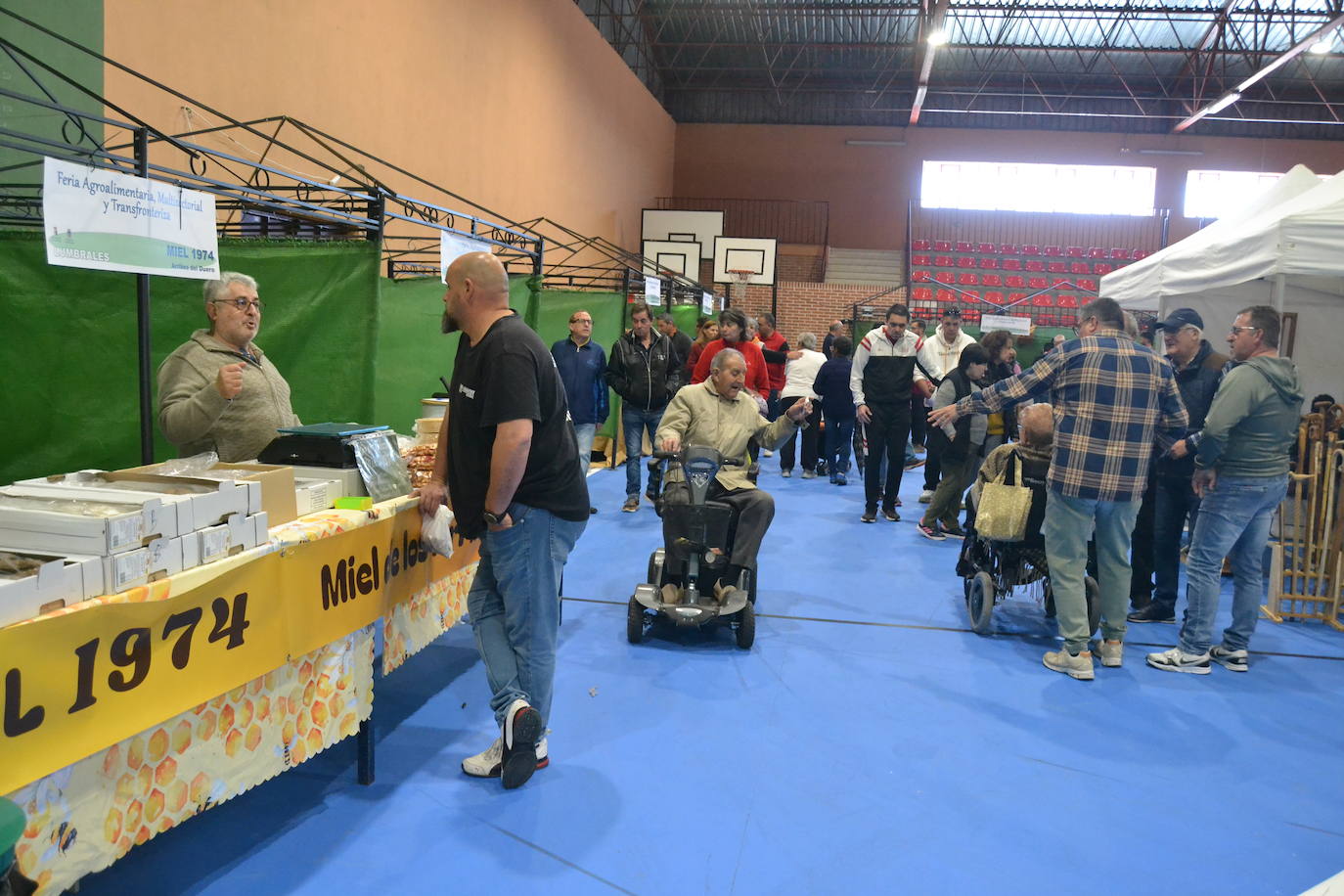 Lumbrales exhibe sus productos locales