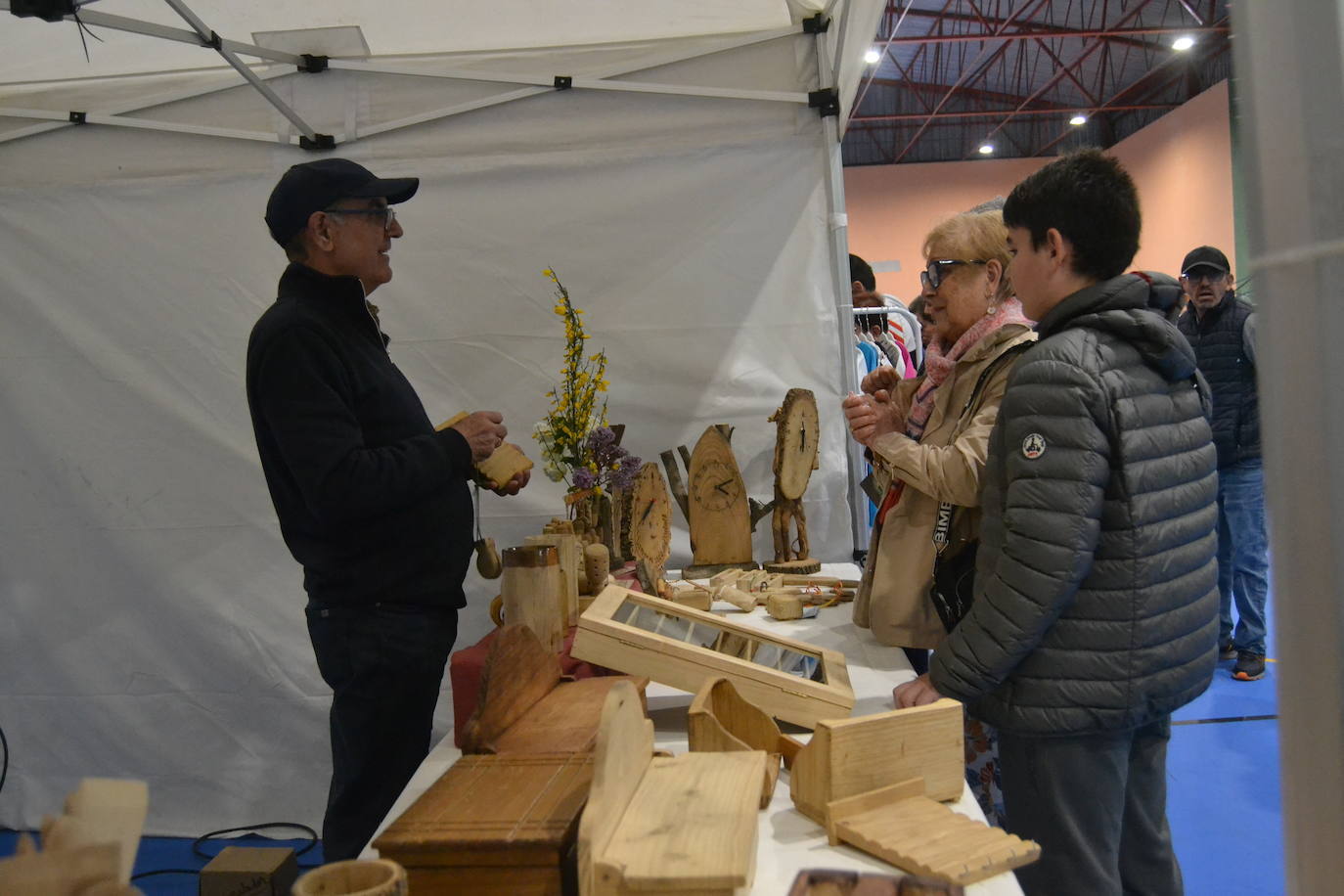 Lumbrales exhibe sus productos locales