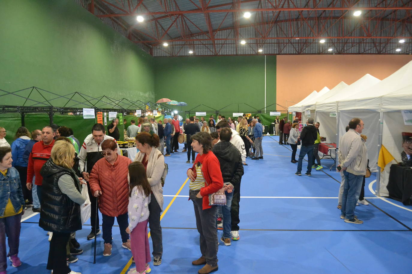Lumbrales exhibe sus productos locales