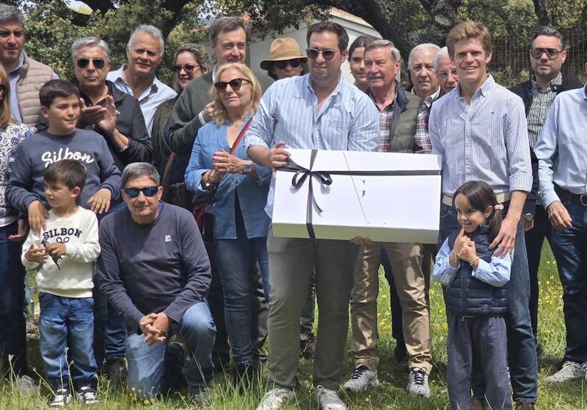 El detallazo del torero Borja Jiménez con la Asociación Taurina de Guijuelo