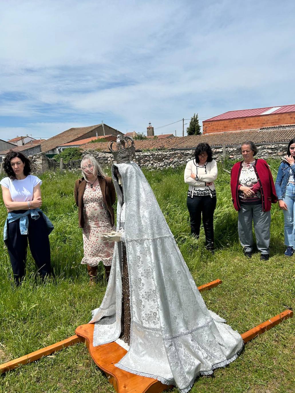 Montejo bendice sus campos con San Isidro y la Virgen María