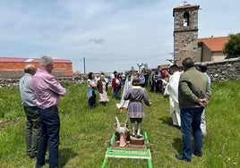Momento de la bendición de campos en Montejo